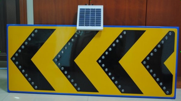 Panneau routier lumineux solaire, panneau de signalisation lumineux solaire