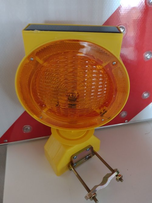 Baustellen lampe LED baustellen solar Warnleuchte Lampe Leuchte Warnung gelb Baustelle die Lampe schaltet bei hellem Licht (Sonnenlicht) automatisch ab