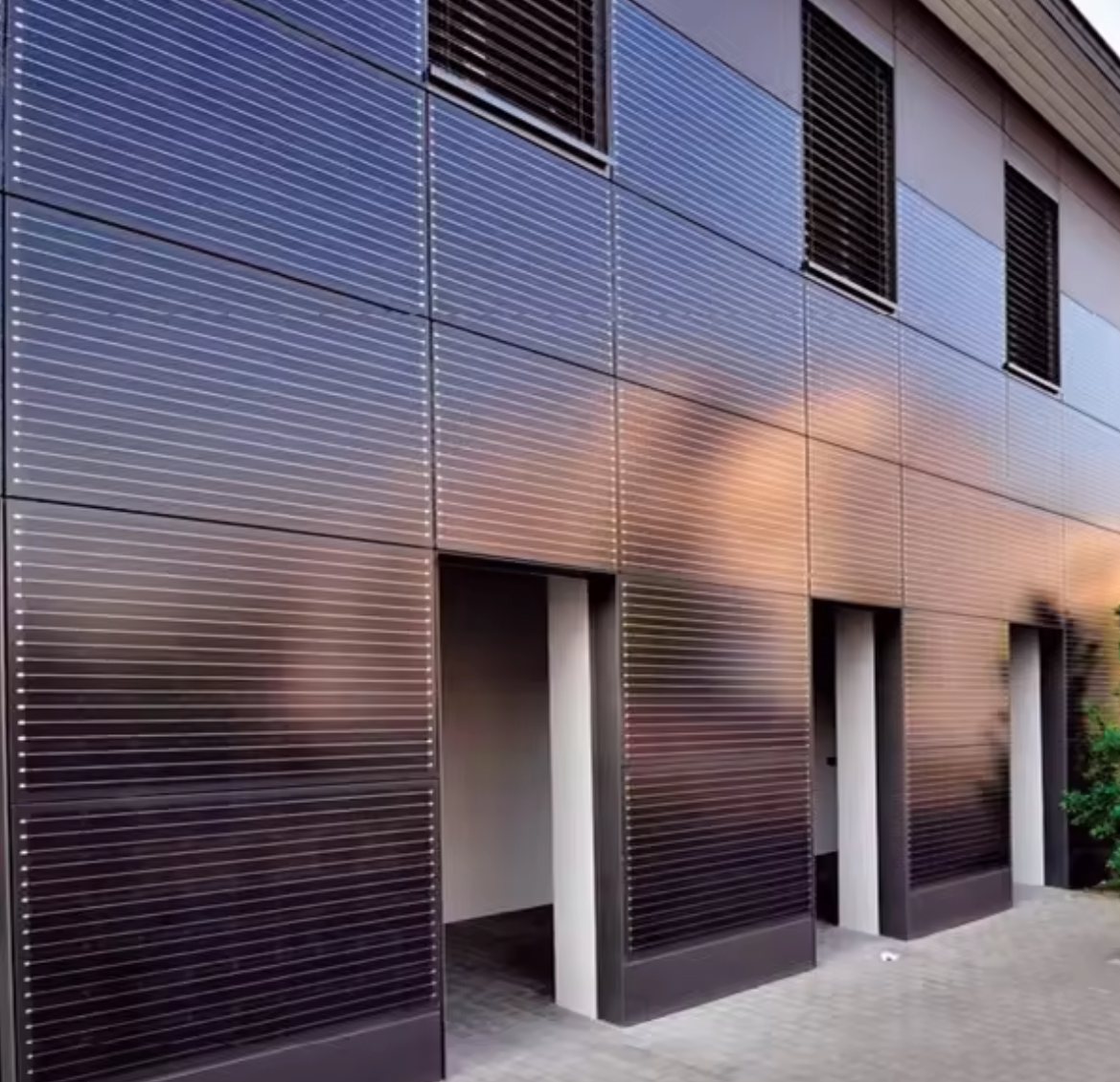 gevel beplating, trespa met zonnecellen solar facade