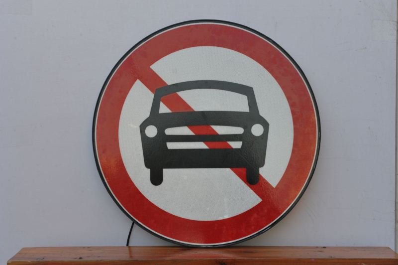 beleuchtete Signalisierung mit Solarenergie