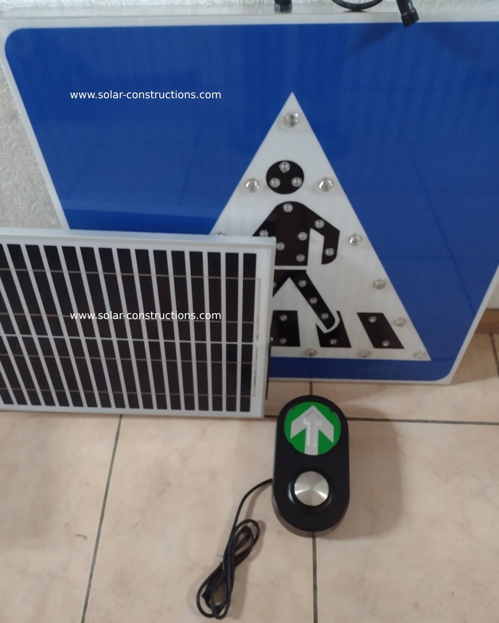 veilig oversteken zebrapad verlicht met drukknop LED voetgangersoversteekplaats