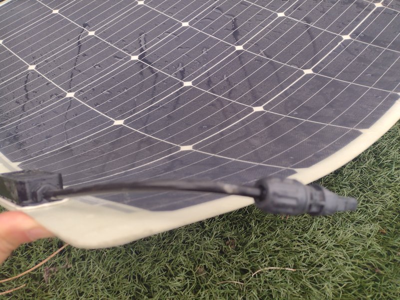 flexibe zonnepaneel plakbaar op dak lichtgewicht zonnepaneel