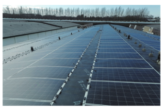 systèmes-de-membranes-solaires-pour-toitures-plates-membrane-étanche-avec-panneaux-solaires