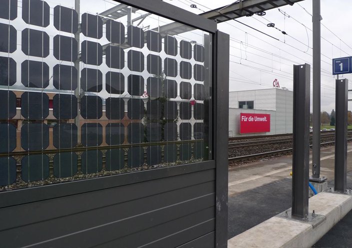 absturzsichernde-Solar-Verbundglaselemente-für-Balkone