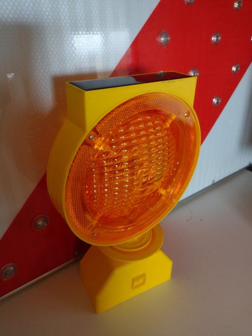 Lampe für die Werkstatt Standleuchte Baustelle Baustellenleuchte solar LED Warnleuchte gelb mit batterie Gelbes warnungleucht